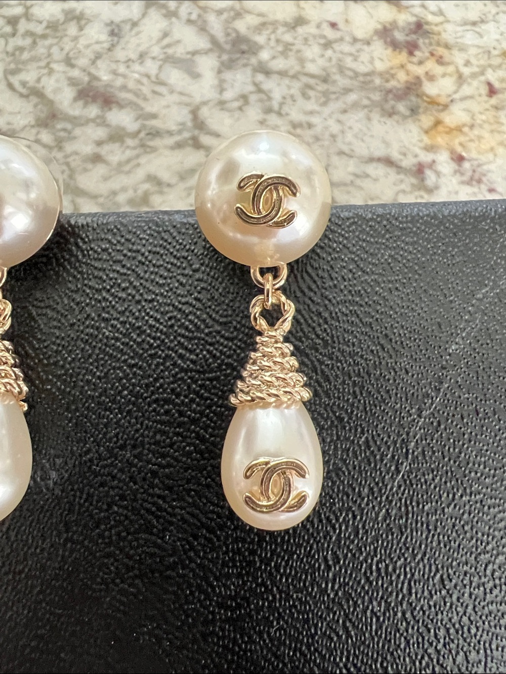 Authentic CHANEL Gold-Tone Pearl Drop CC Logo Earrings - Cream Pearlescent - Picture 4 of 10